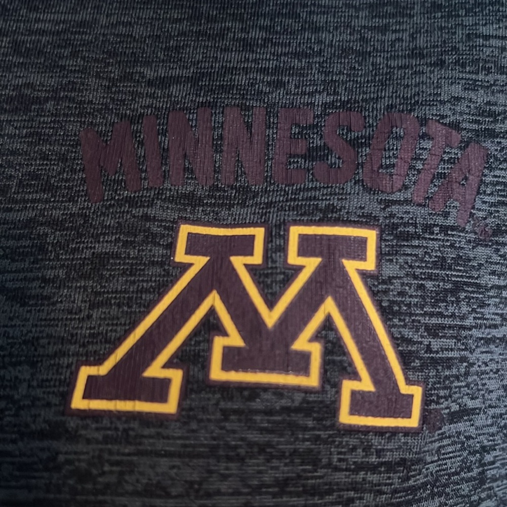 University of Minnesota Quarter zip-Size Medium - Picture 3 of 5